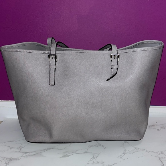 Michael Kors Large Grey Jet Set Tote - Picture 5 of 10